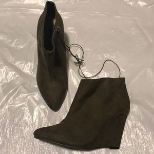 Women’s wedge booties